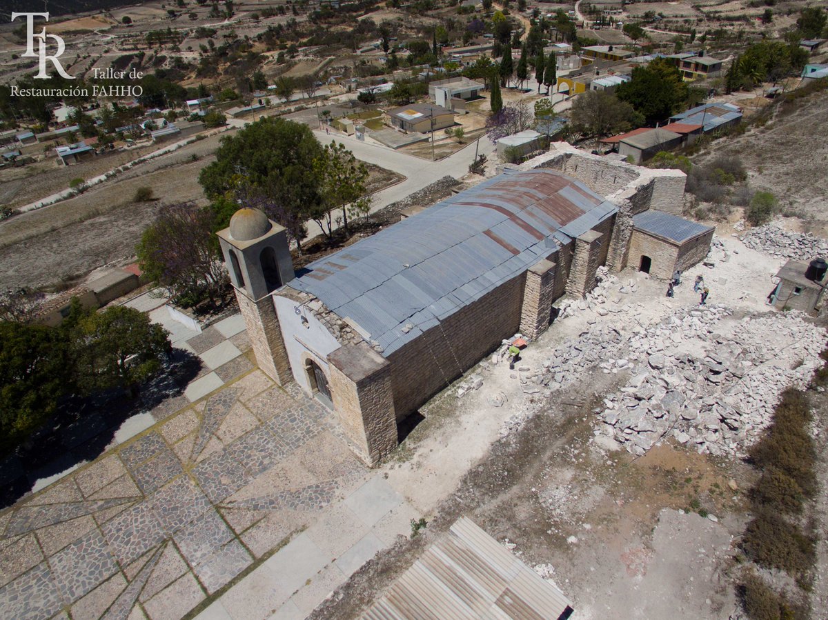t_restauracion's tweet photo. Este año colaboramos en la #restauración de la cubierta del presbiterio del templo de Santa Catarina Adéquez, #Nochixtlán, ¿ lo conocen?, aquí una recopilación de fotos para que puedan recorrerlo.
Colaboración: #Municipio, #FOREMOBA @cultura_mx y @FundacionAHHO.
Sup.: #INAH. https://t.co/vsCR2jRL3a