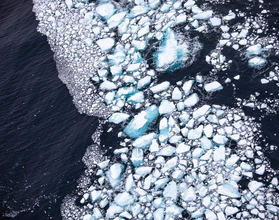 raffaelecpt01's tweet photo. Sii parte del mondo e mondo di te stesso.
#iceberg #A68
https://t.co/bL7emxP8fC https://t.co/bcF81F0BJP