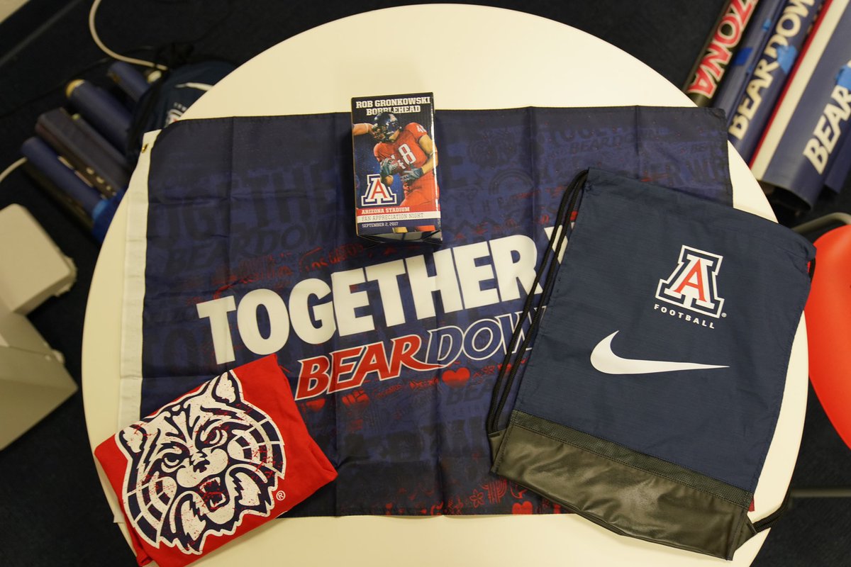 GIVEAWAY TIME 🎉 The <a href="/ArizonaFBall/">Arizona Football</a> Spring game is right around the corner! To get excited, we’re giving away a swag bag with a <a href="/RobGronkowski/">Rob Gronkowski</a> bobble head!               

ENTER BY NOON FRIDAY 4/23:

-FOLLOW US
-LIKE THIS TWEET
-RETWEET

<a href="/CoachJeddFisch/">Jedd Fisch</a> #ItsPersonal #BearDown
