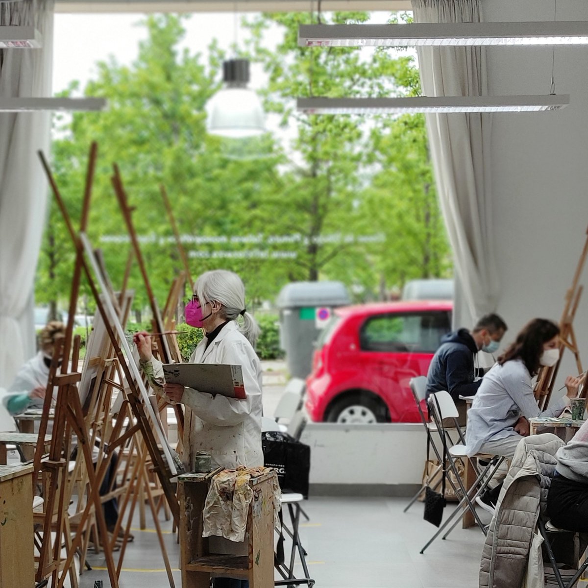 Es maravilloso ver a los alumnos concentrados en sus pinturas 🎨 Deseo que hayáis tenido un comienzo de semana tan bueno como el nuestro 🤗

#clasesdedibujoypintura #pintura #academiadepintura #estudiodearte #leticiazarzaestudiodearte #arroyodelfresno #arroyofresno #mirasierra