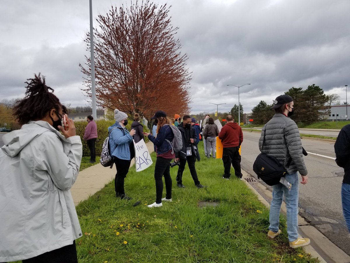 raine_kuch's tweet image. Those attending Y Bar protest this week (mon-fri, 5-9) do NOT park in the lot in front of the bar AT ALL. The property manager was towing away cars, and almost towed mine. If you come this week, park across the street or at Soho.