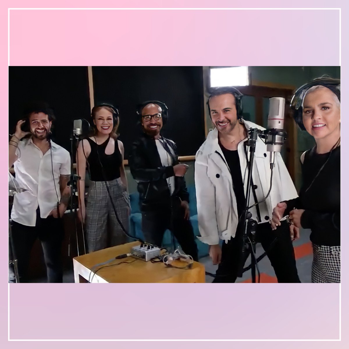 #BehindTheScenes de la grabación de #TicTacToc 😎✨ ¿Ya escucharon la canción completa? ¡Vayan a nuestro Facebook oficial a descubrirla! 🤩💜 . #KABAH #BTS #MúsicaNueva