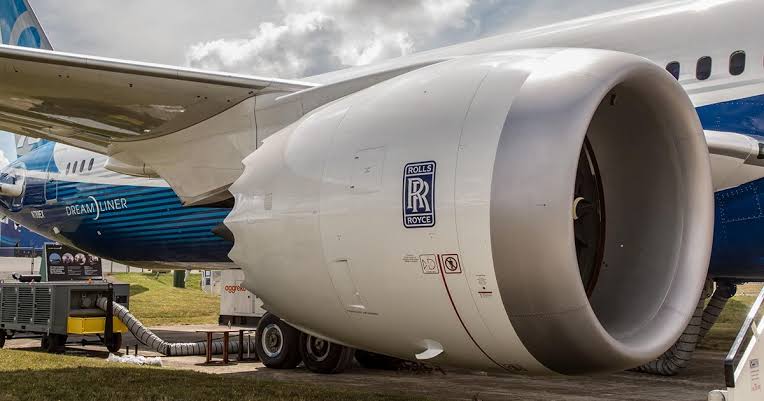 Saat mendengar nama Rolls Royce mana yang pertama kali terlintas di kepala? 
RT for car
Likes for aircraft engines.