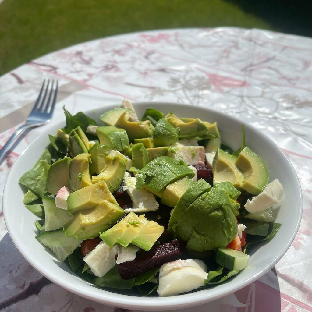 PocketWisdomUK's tweet photo. Day 31 of #100happydays 

How lovely to have lunch in the sun 😎

#pocketwisdom 
#pocketwisdomuk 
#authenticity 
#integrity 
#wholehearted 
#intuition 
#wisdom 
#thisgirlcan 
#nocuttingcorners 
#healthylife
#beingmybestself 
#transformation 
#dedicate… https://t.co/mODrG25W52 https://t.co/a7N3skjhKh