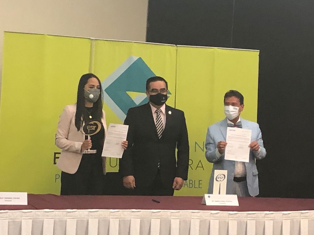 Firma de Convenio en Cadena de Valor entre CONTPAQ I-AFLORE MIO asiste Dina Grijalva presidenta de <a href="/CanietiGDL/">Canieti Occidente</a> 
en representación de <a href="/masayigonzalez/">Masayi González</a> Coordinador del <a href="/CCIJalisco/">Industriales Jalisco</a>