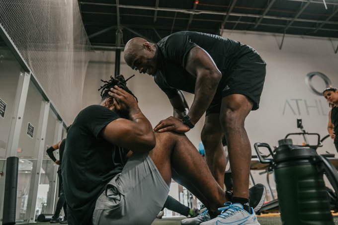 LOOK: Najee Harris working out with Adrian Peterson