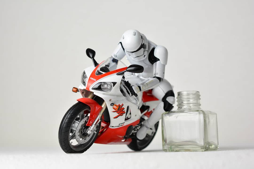 cuesa13's tweet photo. なんとかかんとか乗せました。
#スターウォーズ #yamaha #YZFR1 #ストームトルーパー https://t.co/PkoZp185UY