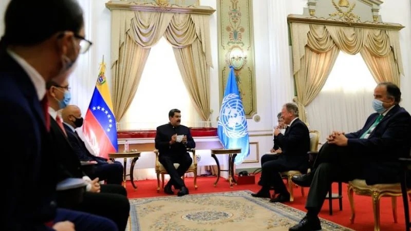 Presidente @NicolasMaduro recibe en el Palacio Presidencial de Miraflores a representantes del Programa Mundial de Alimentos youtu.be/RUew-WaoSLI #AbrilDeFuegoPatrio