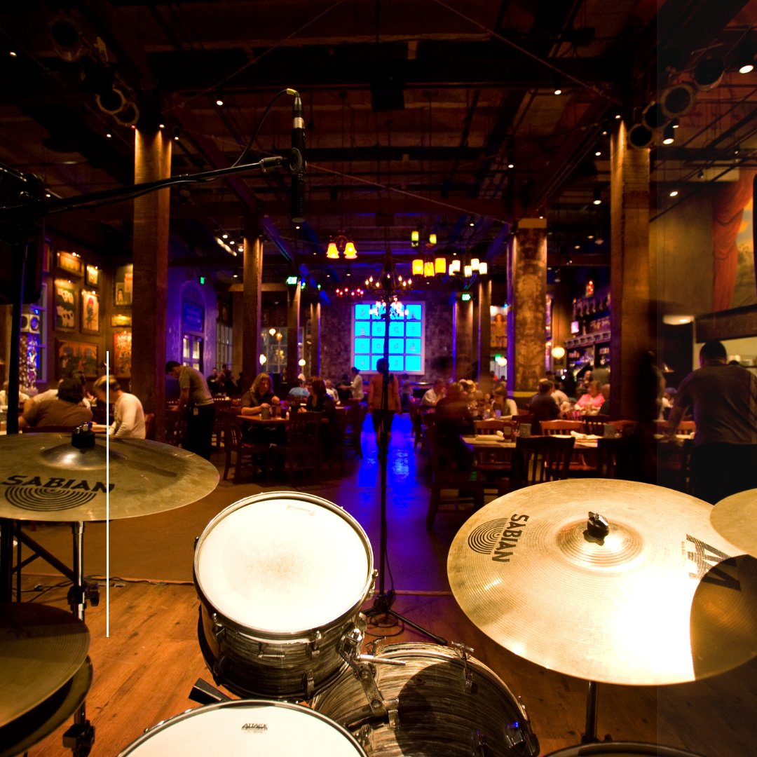 Liven up your week with @HOBhouston Restaurant &amp; Bar, where you’ll get handcrafted cocktails, savory dishes, and an eclectic mix of live music! Visit their website to check out the lineup and make your reservation today!  🥂 🍽️ 
 
#Midwayplaces #GreenStreetHou #DowntownHouston