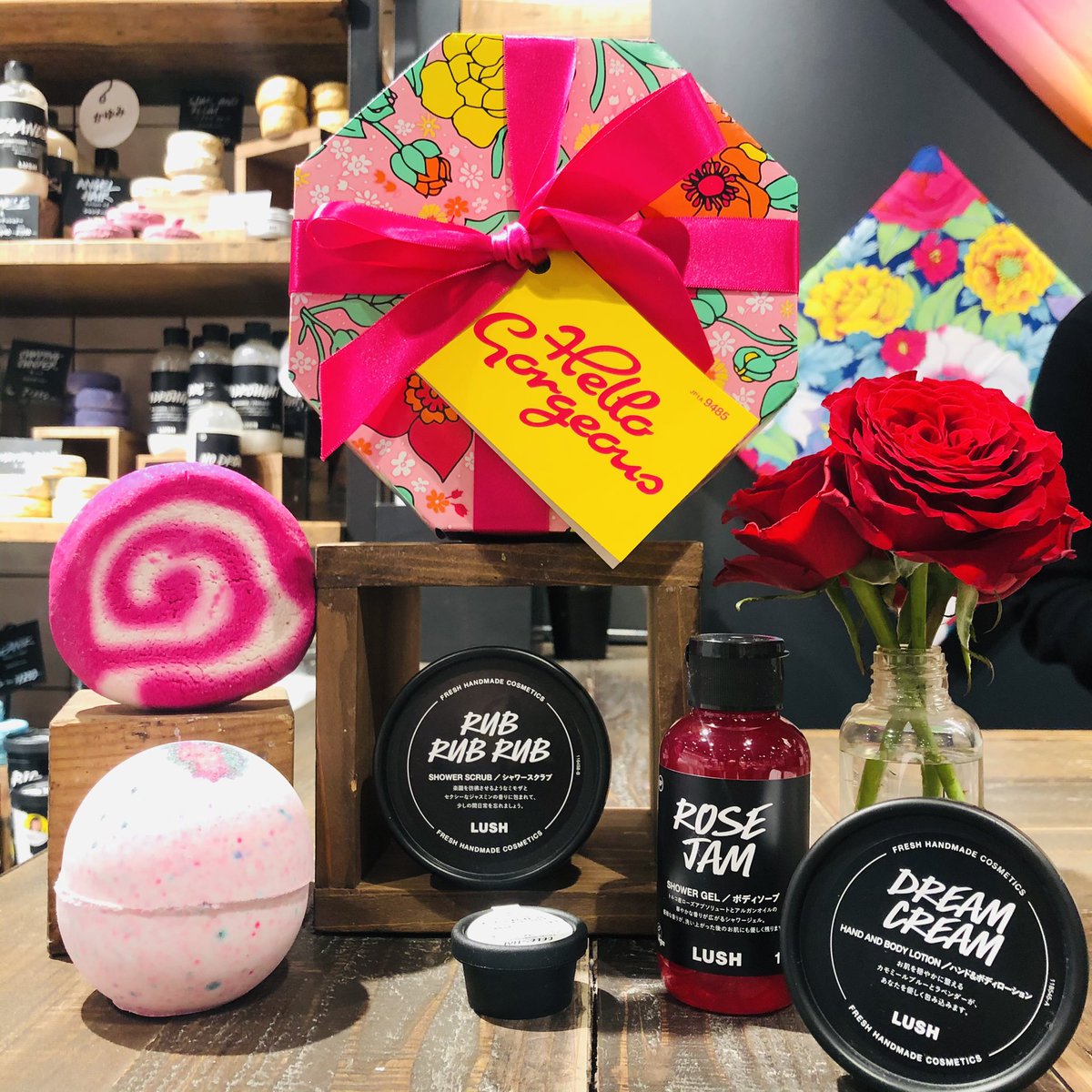 ラッシュ八重洲地下街店 母の日におすすめなギフト 美しい花束をもらった時のような 華やかで嬉しい気持ちになれるギフトはいかがですか 店舗からの配送も承っております メッセージカードもご用意しております Lush ラッシュ 東京駅 八重洲