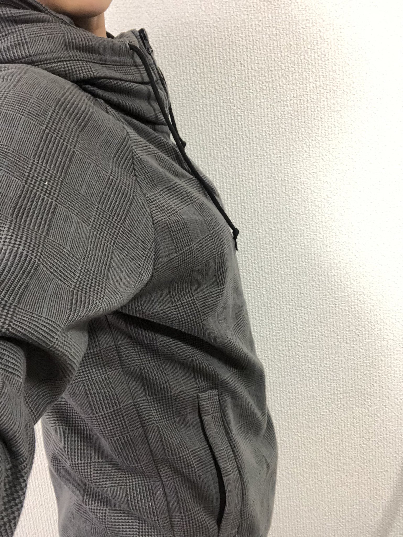 セナ Jカップとは到底思えない服 横から見たらまぁ少しは胸の膨らみあるけどどう見てもjカップじゃないよね 姿勢とかもあるかもだけど 猫背 T Co 3tmidjgfyu Twitter