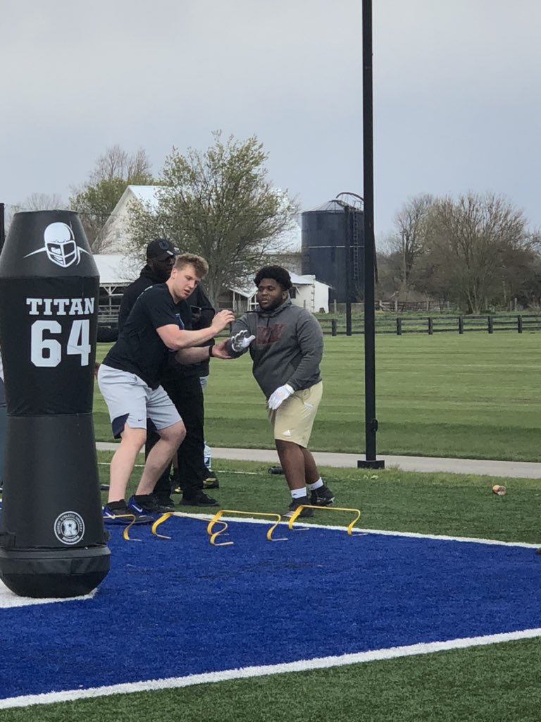 DJWard2023's tweet photo. Got in some extra DLine work today. Thank you @RobertMathis98 @gridiron_gang_  for the invite. Looking forward to putting in more work. @dejuanecholes @daniel_the_mtb @perris_green  @mikekirschner1 @cdc372 https://t.co/sn8M9t5s4Y