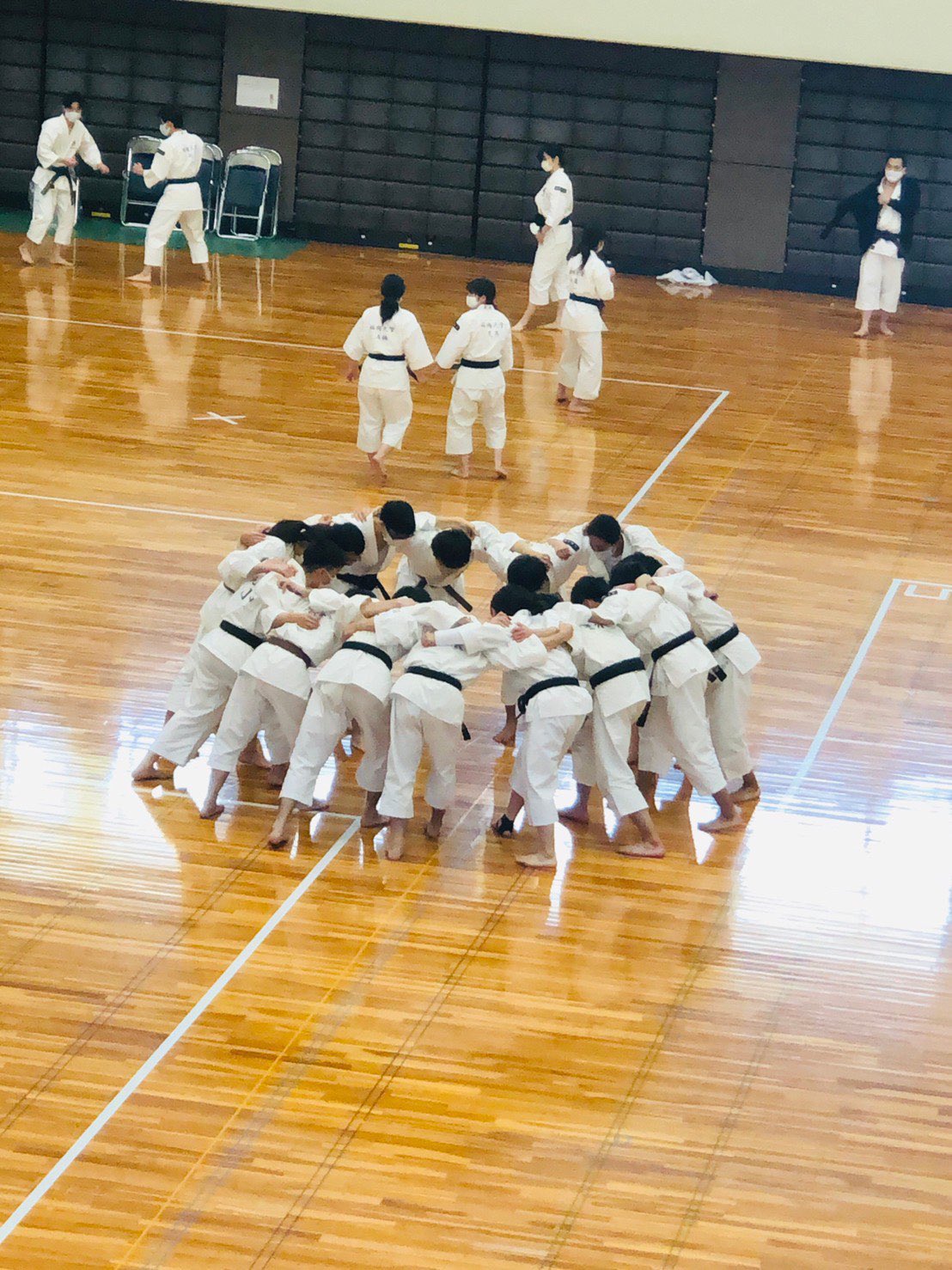 九州学生少林寺拳法連盟 九州大学 練習場所 課外活動施設 武道場 曜日 月 火 土 時間 18 30 21 00 一言 一生の仲間と本気の大学生活が見つかる 少林寺拳法部です アットホームな雰囲気で初心者も経験者も楽しく活動しています 九州大学 九州