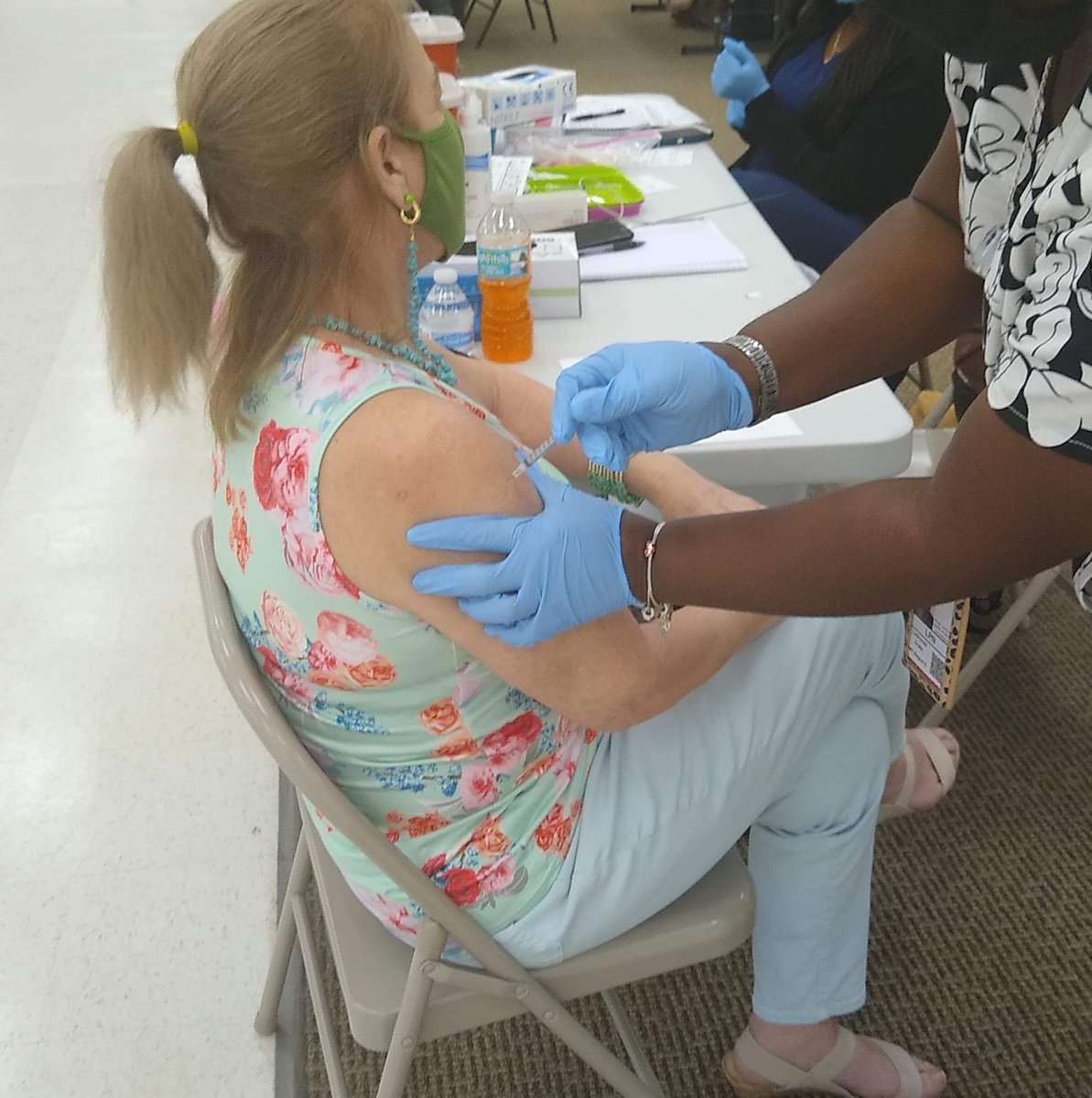 MizzBaxx's tweet photo. Get yourself vaccinated!!! Thank you @JoeBiden #GetVaccinated 💉👍💙✌😷 https://t.co/Nk0J1cW297