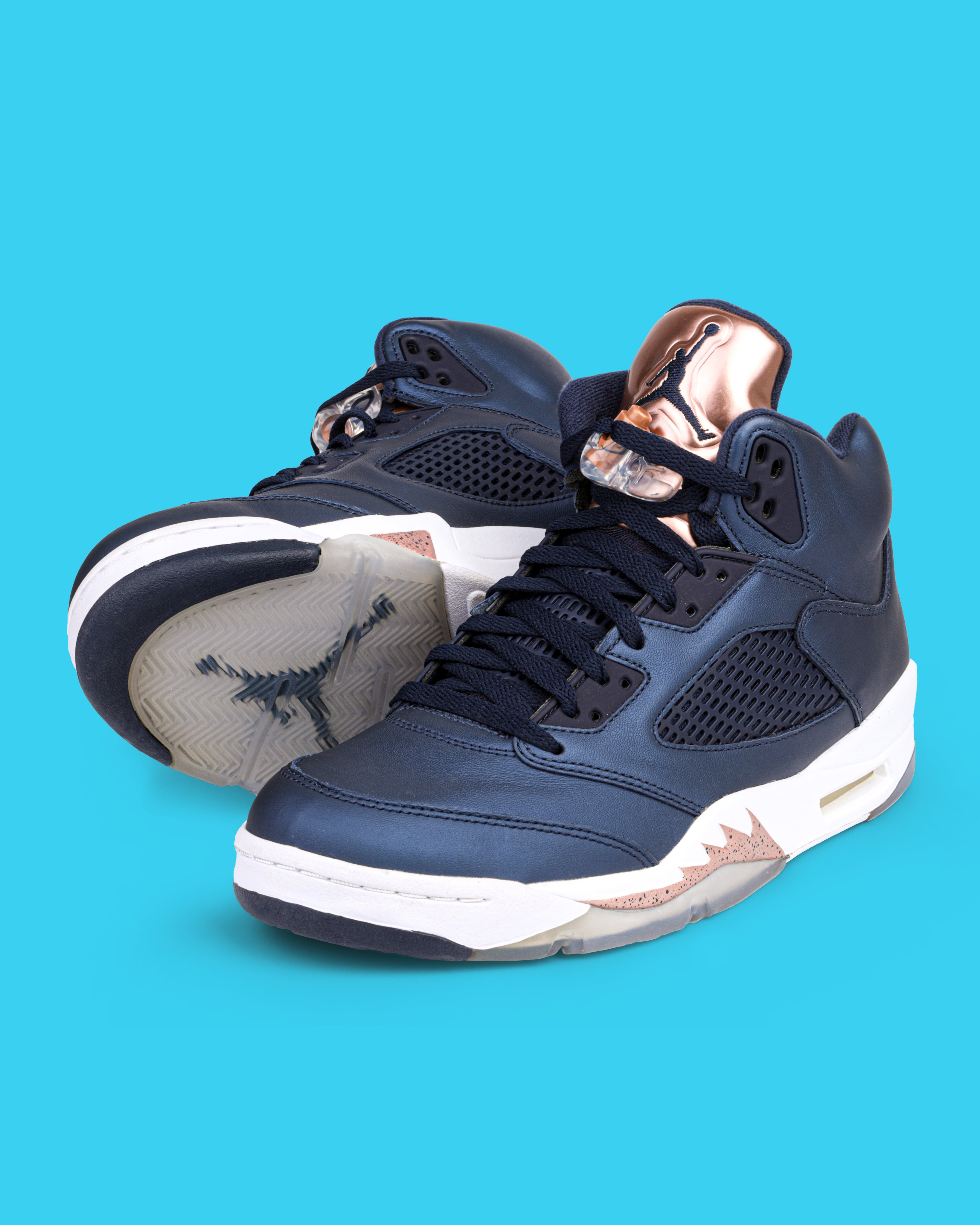 KICKS CREW on X Nike Air Jordan 5 Retro Bronze SKU 136027 416 Release Date 24 Sep 2016 Color Obsidian White Metallic Red Bronze Bright Grape airjordan aj5 aj5retro bronze https t 8E2R5YfGsI X