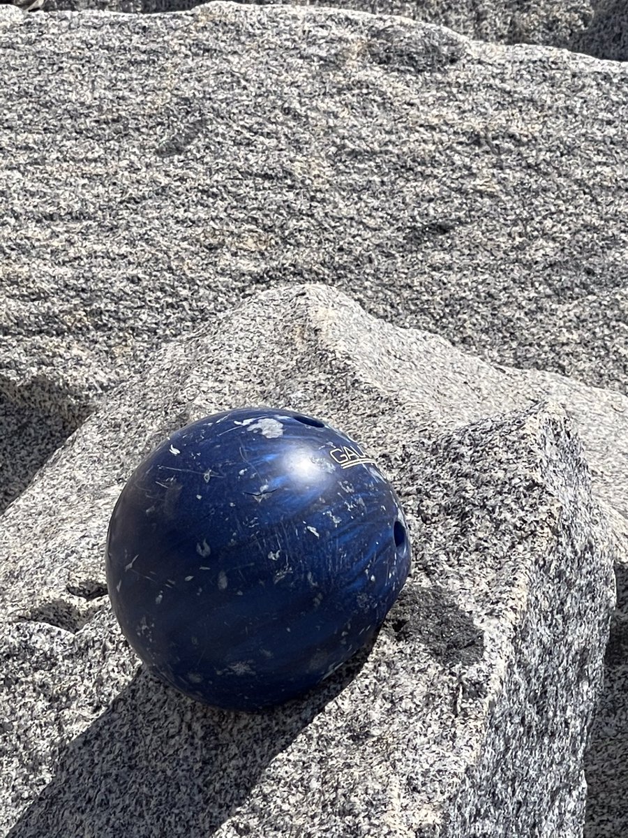 R_V_Gatto's tweet image. Random things seen on patrol….a bowling ball in the middle of nowhere.🤔
#randomthings