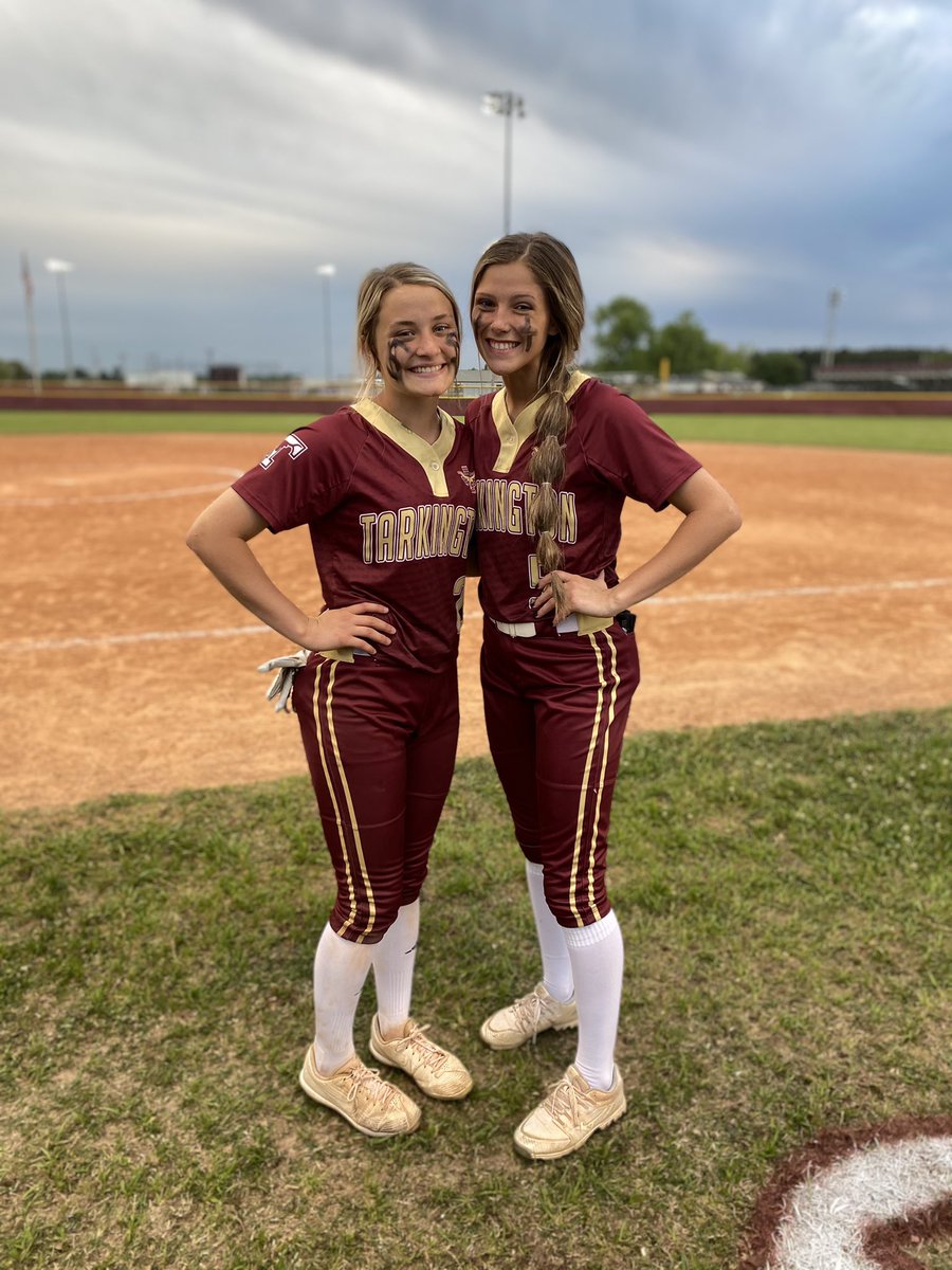 no better way to end our last home game together..11 to 1 victory🥳‼️🙌🏻love my teammates FOREVER!!! <a href="/morganricee5/">morgan</a> @BoddieBrianna <a href="/savannahmariiie/">Savy</a>