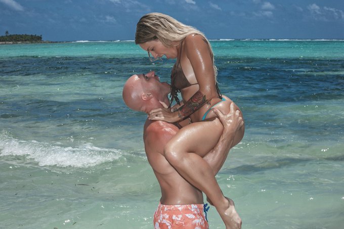 MY BABY JOHNNY IS COMING TOMORROW!! Reunited in Hawaii 🌺🌈😍 Get readyyyyy @JohnnySins https://t.co/pMNSMWojW8<a href="/tag/beastmode"class="tags"><span>#beastmode</span></a>