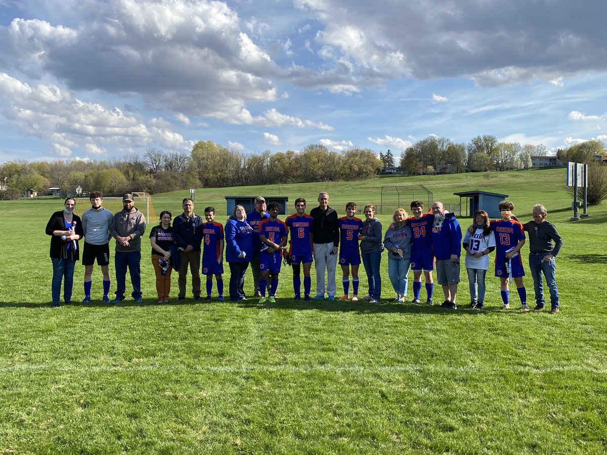 SportsOneida's tweet image. Our boys soccer team celebrates their seniors this afternoon and then went on to play a great game against Corcoran.  #oneidastrong
