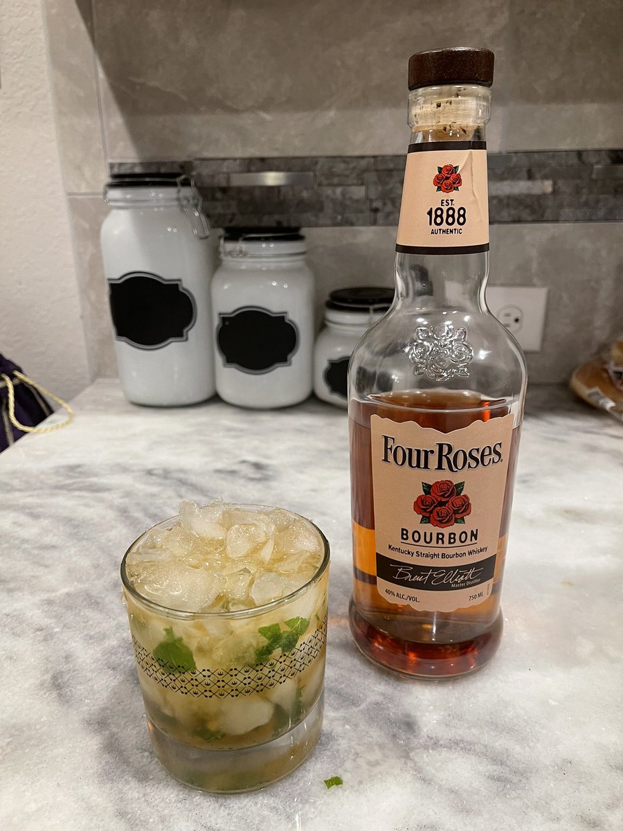 WilliamCigar1's tweet photo. Mint survived the hard #TexasBlizzard & thriving. I’m not even watering this damn thing. #mintjulep #cigars #nowdrinking https://t.co/EARiOoyGRf