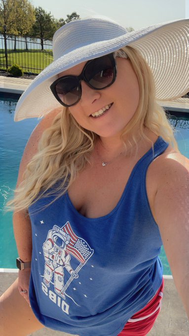 RT if you wish you were my neighbor 👀 https://t.co/C1mNd4wDeH<a href="/tag/mvsales"class="tags"><span>#mvsales</span></a>