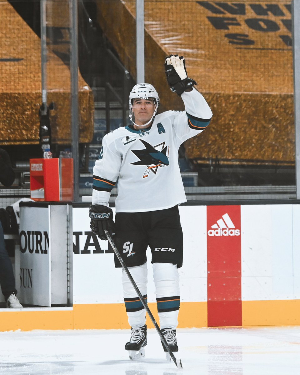 TSN_Sports's tweet image. An emotional Patrick Marleau was acknowledged in-arena for his 1,768th career NHL game.
📸: Ethan Miller, David Becker via Getty Images