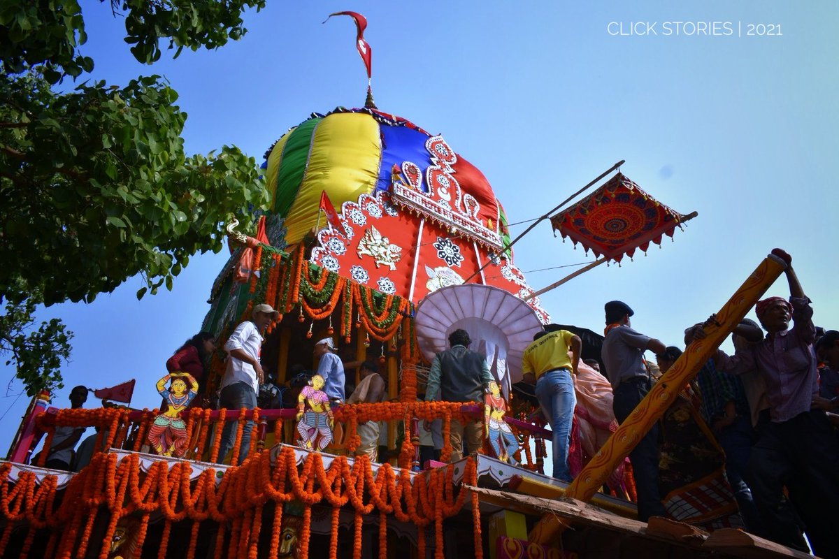 Making of Chariot for Ashokastami Ratha Yatra starts from Sumkhmeswar Temple located in Shriram Nagar, then the servitors take the ajna mala from here. Measures of the Chariot is brought from Bhakareswar Temple by Maharanas on the auspicious day of Magha saptami. 1~