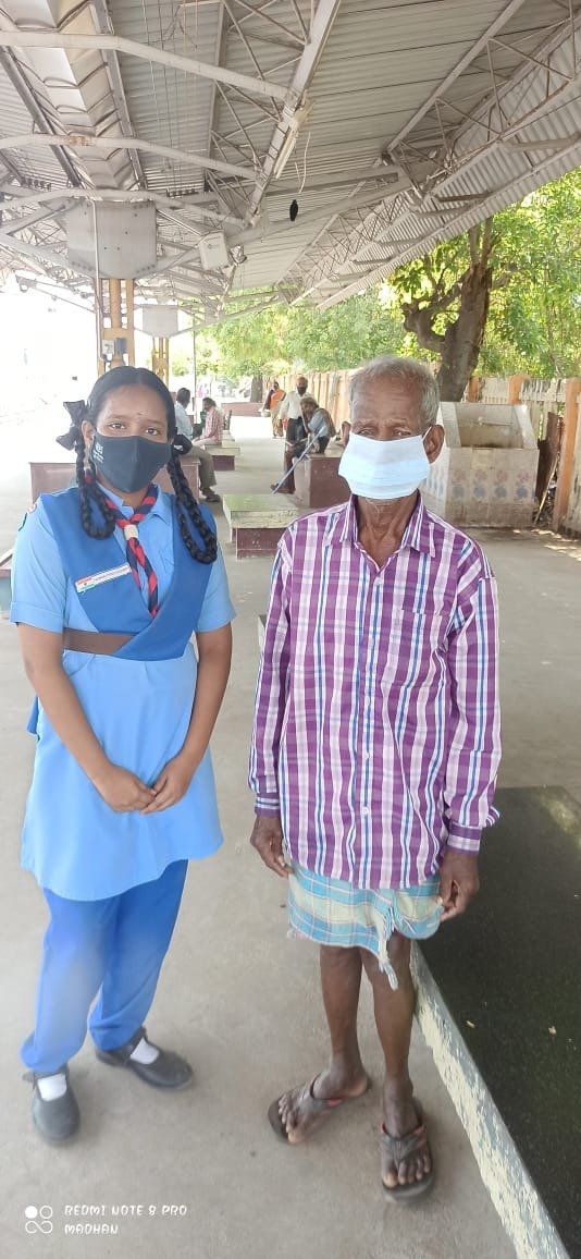 Good initiative by young Scouts &amp; Guides volunteers!

Dr.A.P.J.Abdul Kalam Scout and Kalpana Chawla Guide Group conducted a service camp on COVID awareness .#Masks distributed to needy persons at Villivakkam  Station and a rally with #Unite2FightCorona placards held yday