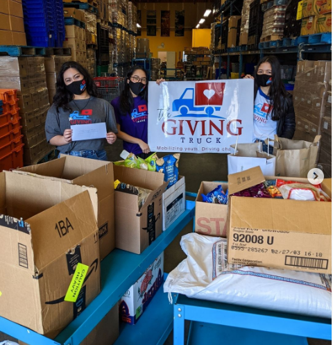 RFBSociety's tweet photo. Thank you @GivingTruck for the drive by donation from your group on Saturday! All together, your donations weighed 309kg/681lbs! The future looks bright with you! #youthleaders #RichmondFoodBank #BCFoodBanks #donations
Learn more about their amazing work! https://t.co/oXE5pas9EW https://t.co/qxHM4aDOp1