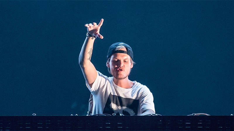 dubstepgt_'s tweet image. Hace 3 años, Tim Bergling más conocido como AVICII, Dejó un gran vacío en el mundo del EDM, su legado y sus éxitos siguen sonando en cualquier sitio del Mundo.🖤
#AviciiForever