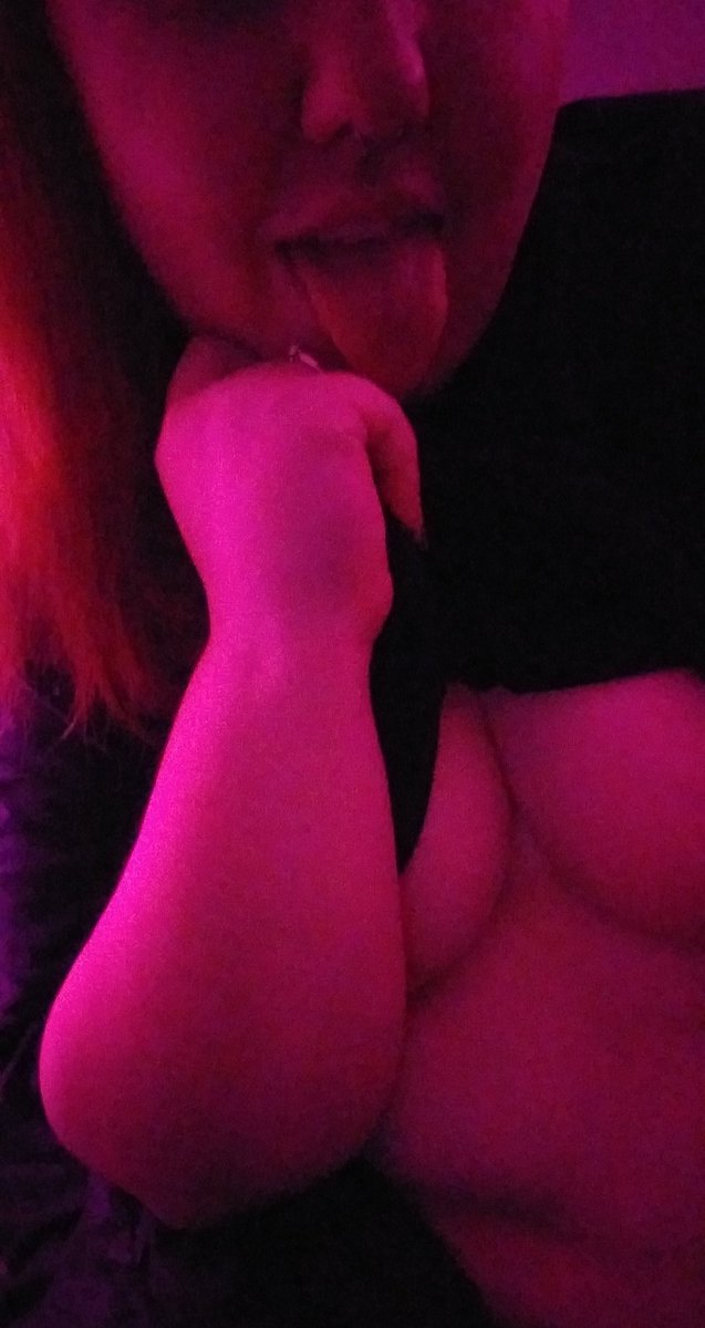 EmTheBrat1's tweet photo. I'm going to sleep, and I better wake up to notifications that you sent me money. 😈 You know I deserve it more than you. https://t.co/ci7GEnHJfv