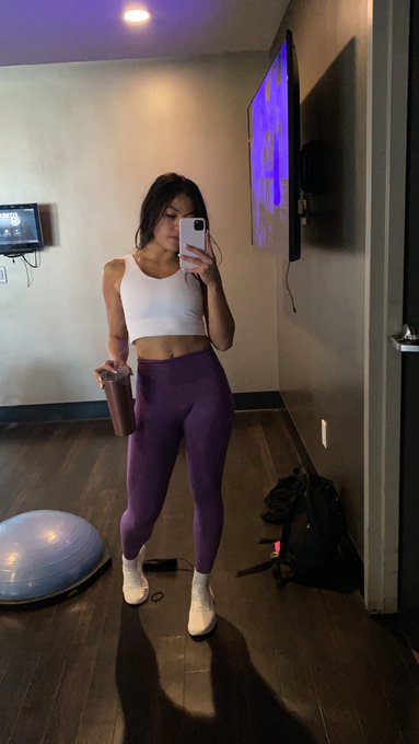 333 sit-ups a day 😩💦 https://t.co/co04u93BxY