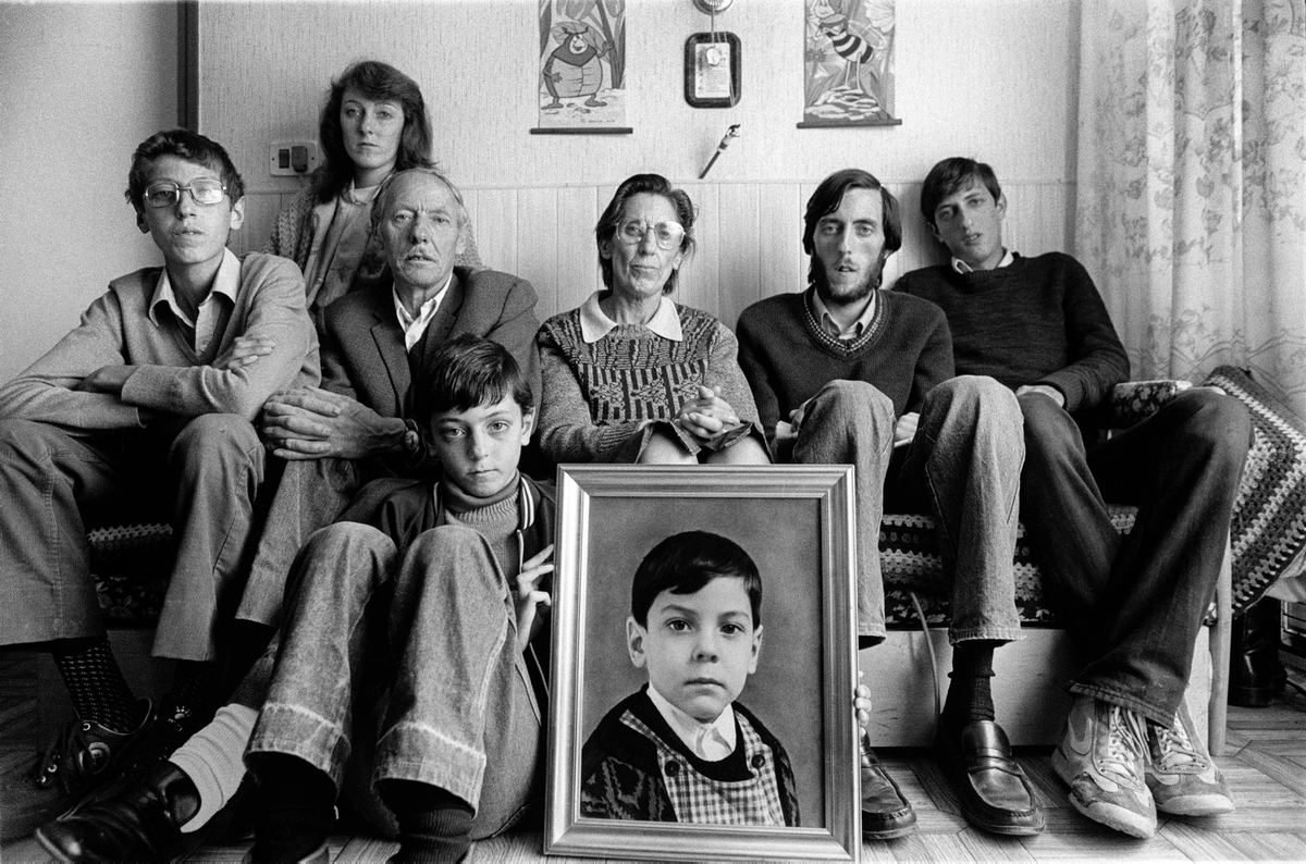 elmundoes's tweet photo. En 1981, hace justo 40 años, murió el niño de ocho años Jaime Vaquero, la primera víctima del síndrome tóxico o del aceite adulterado de colza. En estas cuatro décadas han fallecido 5.000 personas por este envenenamiento. Otras 20.000 resultaron afectadas  https://t.co/bJ0971RXVj https://t.co/2GnRn6UgSz