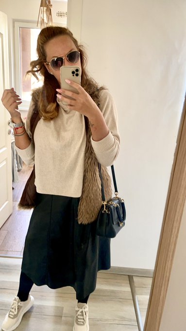 Thought I&rsquo;d show you my clothed side too 😂 RT if you wanna see what&rsquo;s underneath #ootd #fashion #model<a href="/tag/model"class="tags"><span>#model</span></a><a href="/tag/fashion"class="tags"><span>#fashion</span></a><a href="/tag/ootd"class="tags"><span>#ootd</span></a><a href="/tag/bag"class="tags"><span>#bag</span></a><a href="/tag/dolcegabbana"class="tags"><span>#dolcegabbana</span></a>