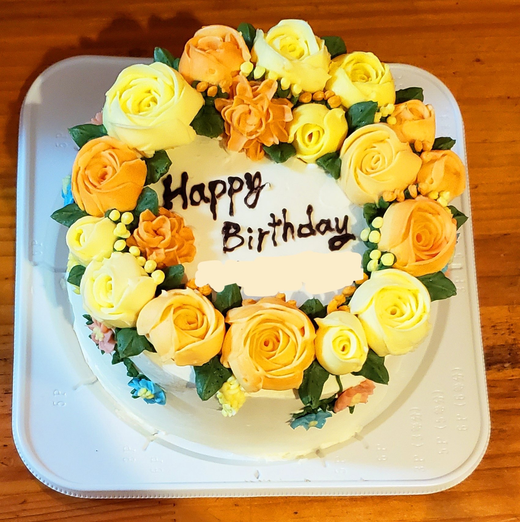 カフェ フロハン 先日バースデーケーキのご注文を頂きました 黄色とオレンジでリース型に花を飾って欲しいとのご要望でした ご利用ありがとうございます T Co 37edrbsnro Twitter