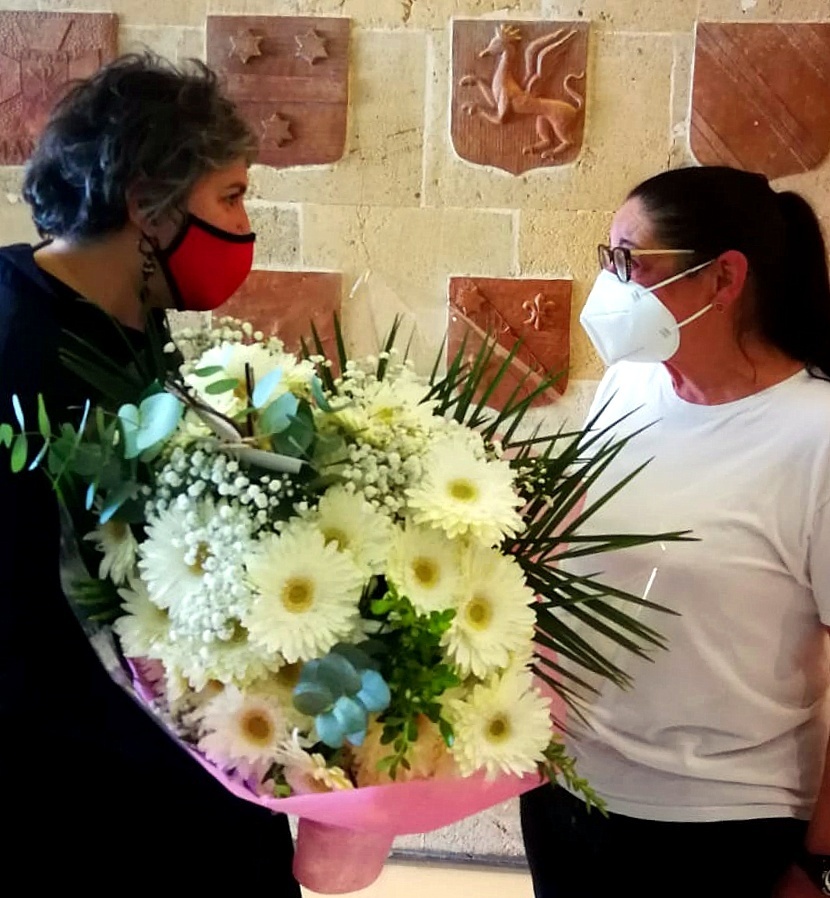 orgmater's tweet photo. 🔵 @orgmater nace en personas como 𝐄𝐧𝐜𝐚𝐫𝐧𝐚 Lombardo; quien, la semana pasada, se jubiló tras 4⃣8⃣ años de dedicación y servicio a lxs usuarixs del «𝐂𝐞𝐧𝐭𝐫𝐨 de 𝐃í𝐚». 👇🏼 𝐆𝐫𝐚𝐜𝐢𝐚𝐬, Encarna, por dar sentido a nuestra misión. @orgmater será siempre tu 𝐜𝐚𝐬𝐚. 💙 https://t.co/ViJIpCsGjP