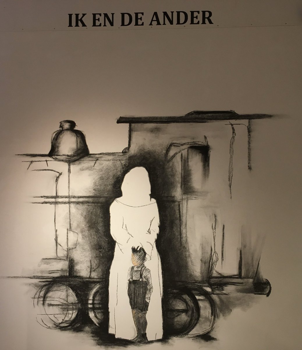 In onze tijdelijke expositie vinden we het indringende verhaal van #SallovanGelder die als klein jongetje onder de rokken van een ‘non’ op het #trein station ontsnapte...
 #NationaalOnderduikmuseum #collectievissen #museummedia_nl