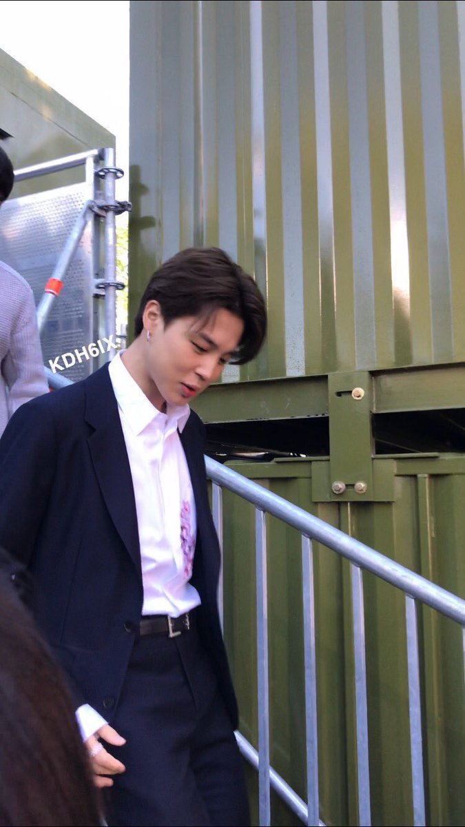 IMAGINE BEING THIS CLOSE TO JIMIN ?!%@&?#!%