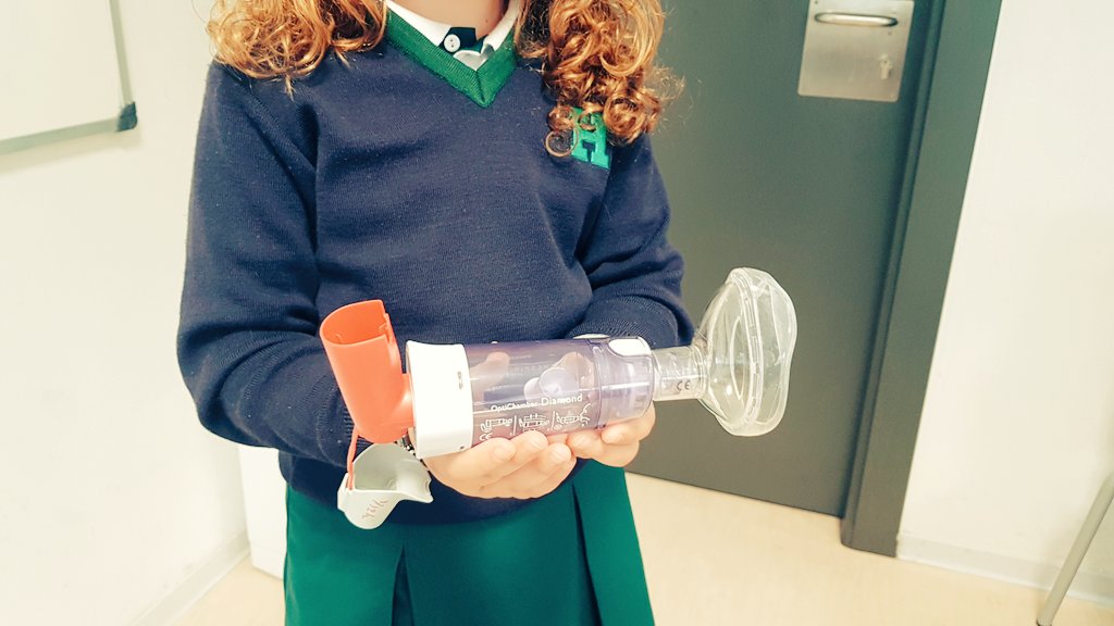 Related to the project and students getting involved with it, here we have one of them explaning what an inhaler is for and how it works! 
<a href="/HBSTORREJON/">Humanitas Torrejón</a> <a href="/eng_hbs/">SusanaHBSEng</a> <a href="/LourdesHBS/">Lourdes HBS</a> 
#doctorsneededproject #4thgrade