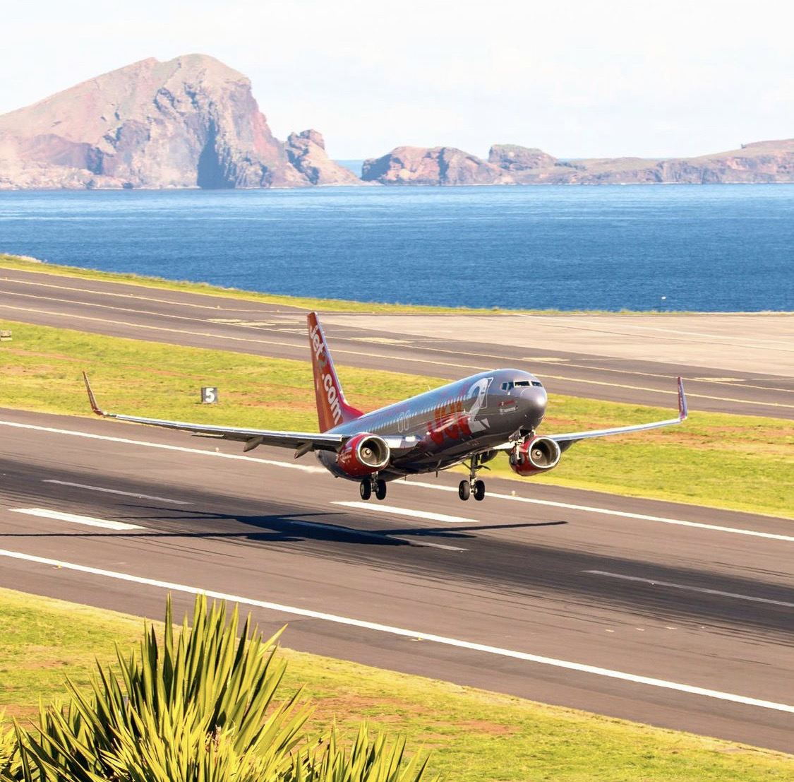jet2tweets's tweet image. It’s #TakeOffTuesday! 🛫

But can you guess which airport we’re taking off from in this photo? Let us know in the comments!

📷 rwy27l