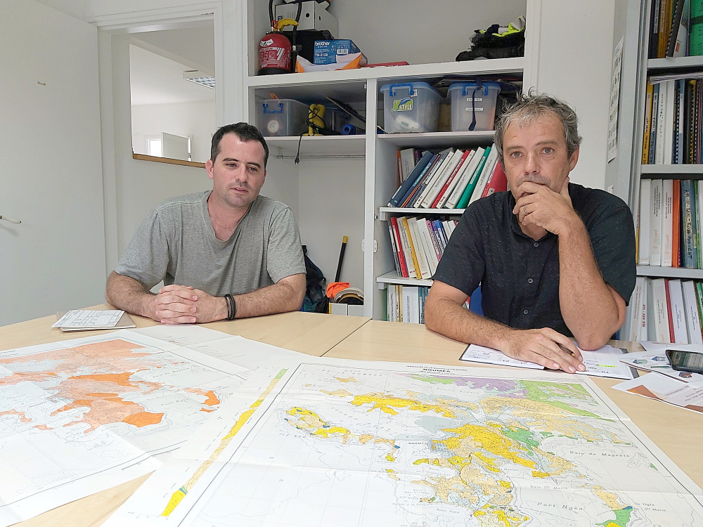 lncnc's tweet photo. La Niña et ses fortes précipitations ne sont pas les seules causes des récents éboulements et glissements de terrain qui se sont produits sur l'agglomération. #NouvelleCalédonie #eboulements https://t.co/SrIcHnSLld https://t.co/wqp5avUXV1