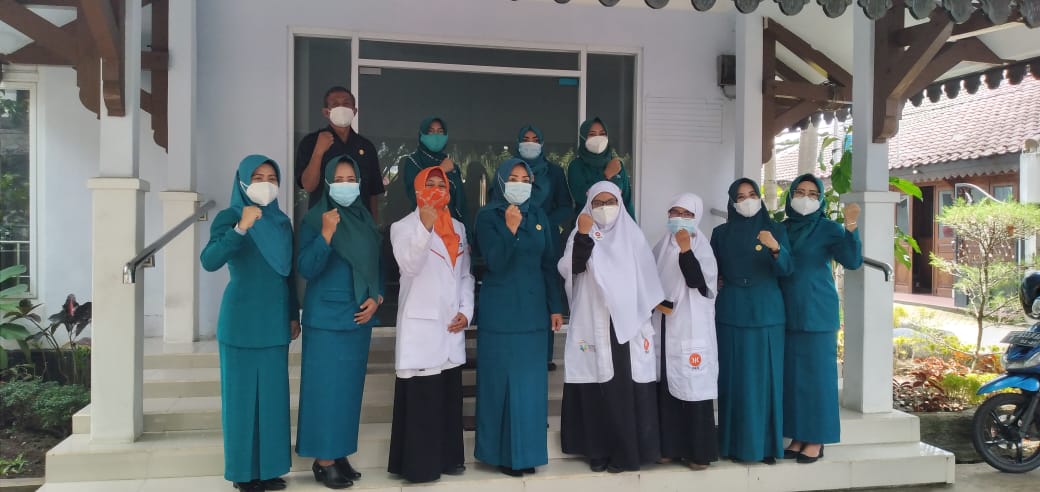 Kunjungan Pengurus BPKK (Bidang Perempuan dan Ketahanan Keluarga) DPD PKS Kab Blitar ke Tim Penggerak PKK Kab. Blitar 19/4/21

#19tahunmelayani #19tahunpksmelayani #pksblitar #bersamamelayanirakyat #milad19pks