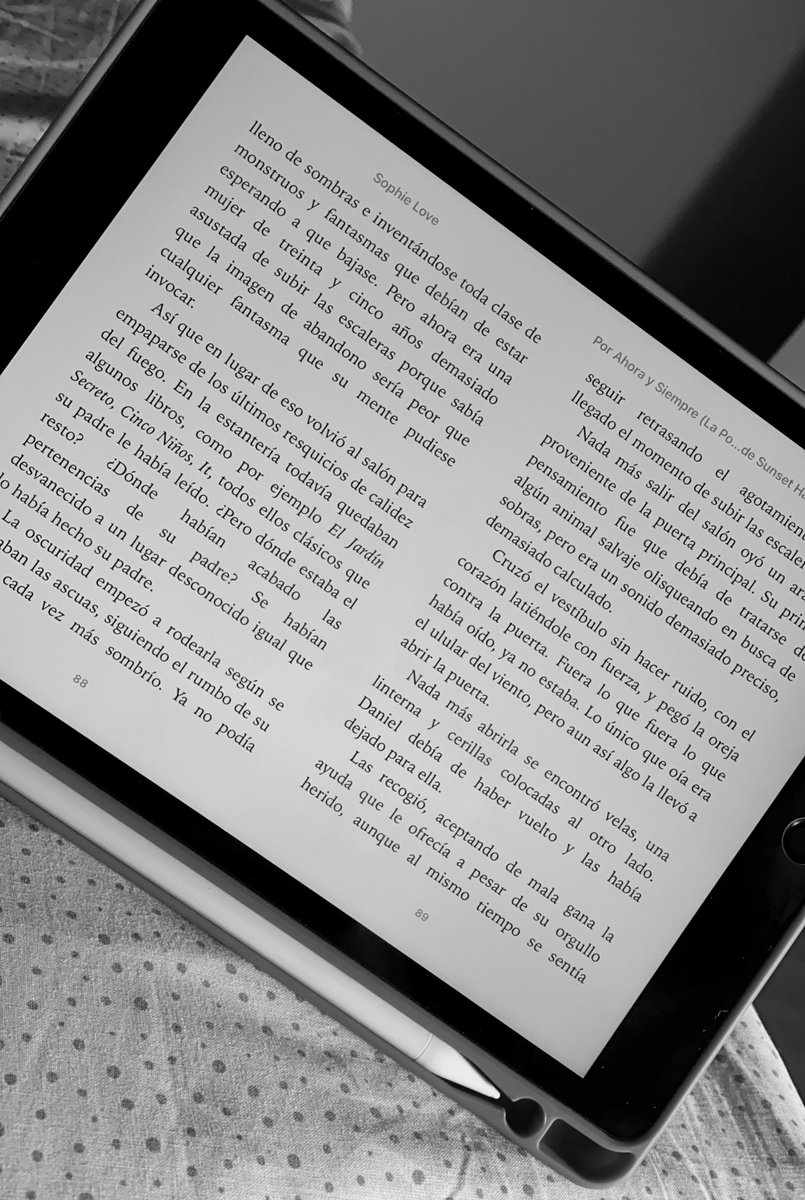 maifee12's tweet photo. Noche de lectura y a dormir 🥱 https://t.co/w7GikKnu6u