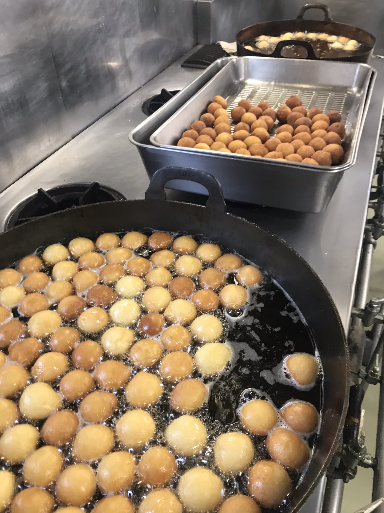 Ceo Mayu ロイヤルミュー株式会社 On Twitter 幼稚園おやつ ポンデリング風 ポンデリングは温度帯の違う2種類の揚げ鍋で表面カリッと 内がもっちりになるよう作っています 幼稚園おやつ 保育園おやつ 幼稚園給食 保育園給食 大量調理 大量調理施設 現役