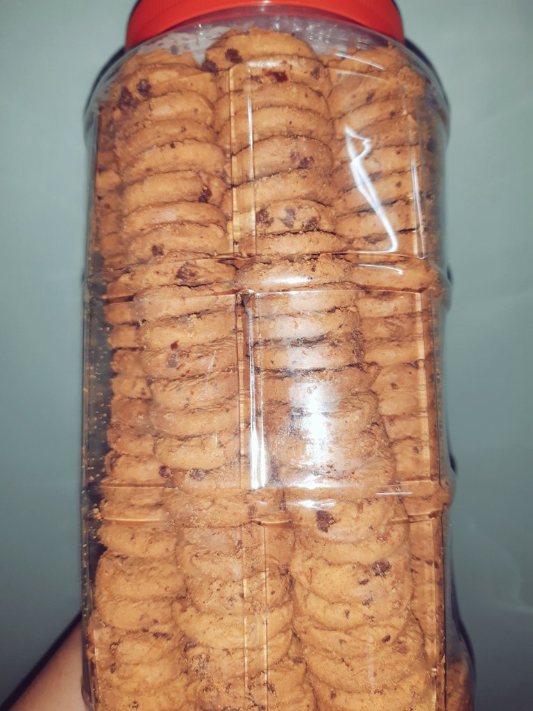 shaanizzle_'s tweet photo. Punya amazing dengan #DeCOOKISH punya wrapping ni. Siap masuk dalam kotak besar gedabak. Secure gila. Tengok lah biskut tak banyak pecah langsung!!!!!!! Btw TQ @naaDeCOOKISH cookies sampai Sabah dengan selamat hehehehew ♥️🍪 https://t.co/6QwwGcLhi1