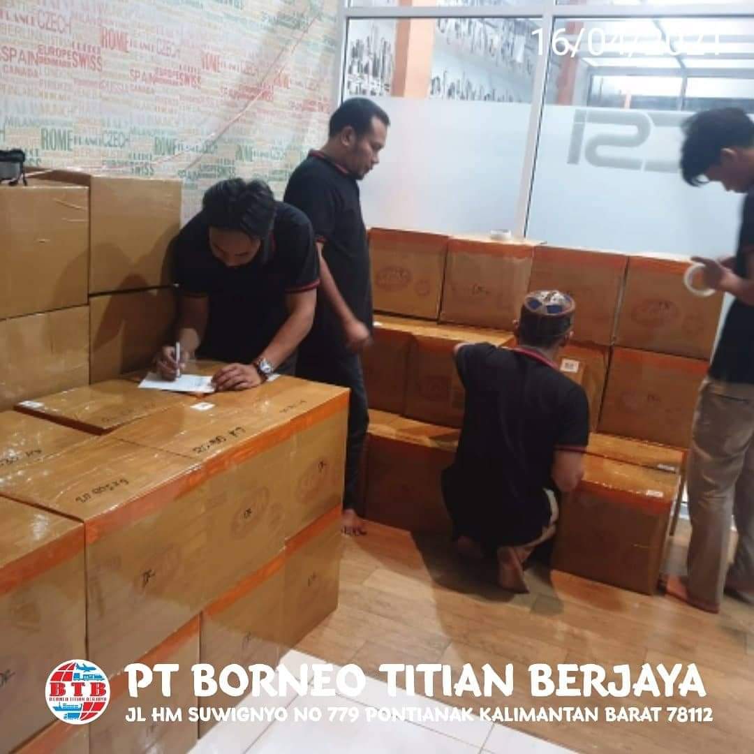 BTBfreight's tweet photo. ✈️ 2,6ton
Wak Selow USA 🇺🇲
-Garansi 100% ( Uang &amp; Barang )
Salam Gazpoll !!

#shippingworldwide #shipping #freightforwarder #borneotitianberjaya #trusted #aircargo #kratomindonesia #kratomusa #kratomcanada #kratomspain #kratomczech #kratomnetherland #kratomgermany #kratomworld https://t.co/PWmLMHRDvK