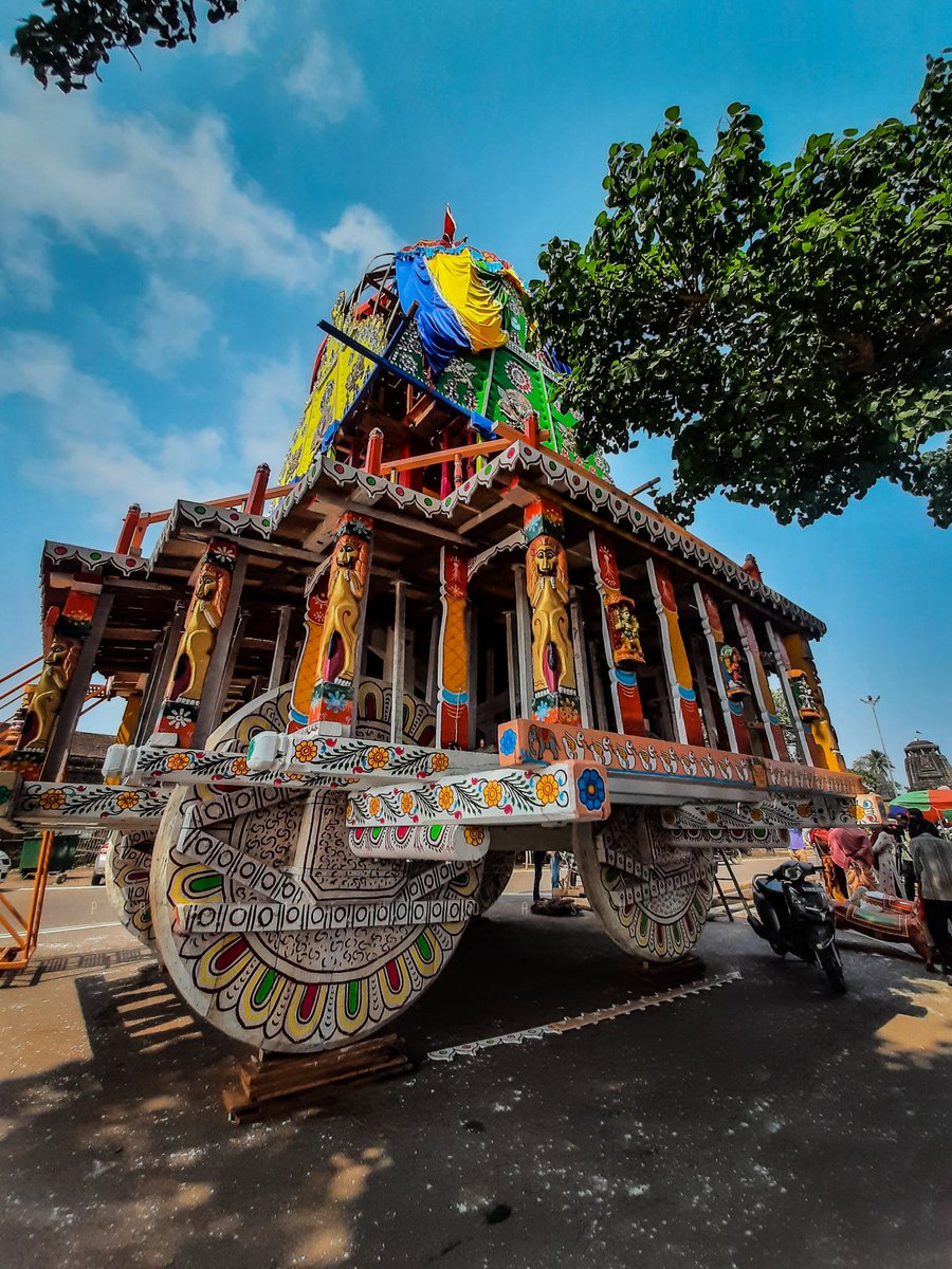 ରଥ ପ୍ରସ୍ତୁତ , ହରିବୋଲ 🙌
Chariot ready to move , Rukuna Rathajatra of Lord Shree Lingaraja .

#Theincredibleoldtown
#RukunaRathajatra