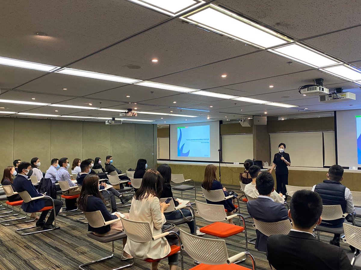 HKUSTmba's tweet image. Curious about what classes are like when planning to study at #HKUSTMBA?

Prof. Caroline Wang, the Former Vice President of IBM – delivered an engaging hybrid #SampleClass on ‘Practicing Leadership &amp;amp; Decision Making - A Skill for All’ last Thursday night at our Downtown Campus.