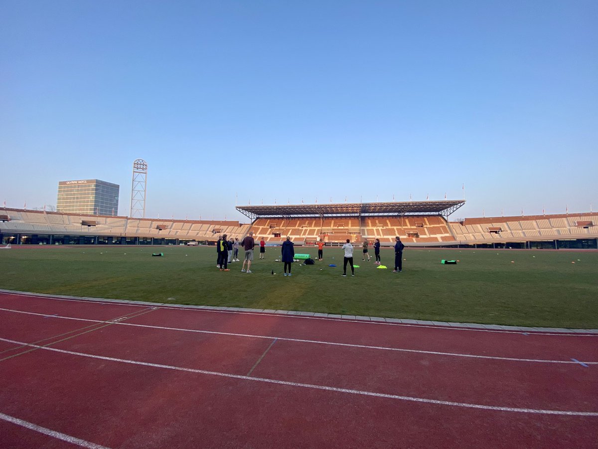 sportslins's tweet photo. No better way to start the day than having an early morning Rugby training in the @olympisch with @tessaveldhuis #sportsleadershipprogramme @HvA https://t.co/66Mtsz94oQ