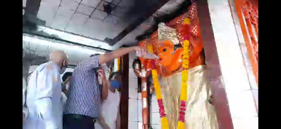 GenG_PM_RAGA's tweet photo. वर्षों से चली आ रही परम्परा का निर्वहन करते हुए उज्जैन कलेक्टर आशीष सिंह ने महाअष्टमी के पर्व पर विधिवत नगर पुजा संपन्न करवाई गई...
माता रानी का आशीर्वाद सभी उज्जैन वासियों पर बना रहे !
धन्यवाद @collectorUJN जनभावनाओं का सम्मान रखने के लिए! https://t.co/T79cPnt6lC